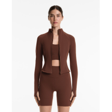 جاكيت تقني خفيف ودافئ من Oysho