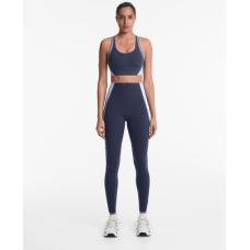 طقم رياضي مضغوط من Oysho