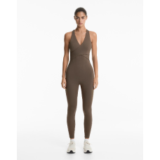 طقم رياضي كومفورتلوكس مضغوط مع تيام طويلة متقاطعة من Oysho