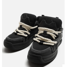 حذاء سكيت بورد من زارا